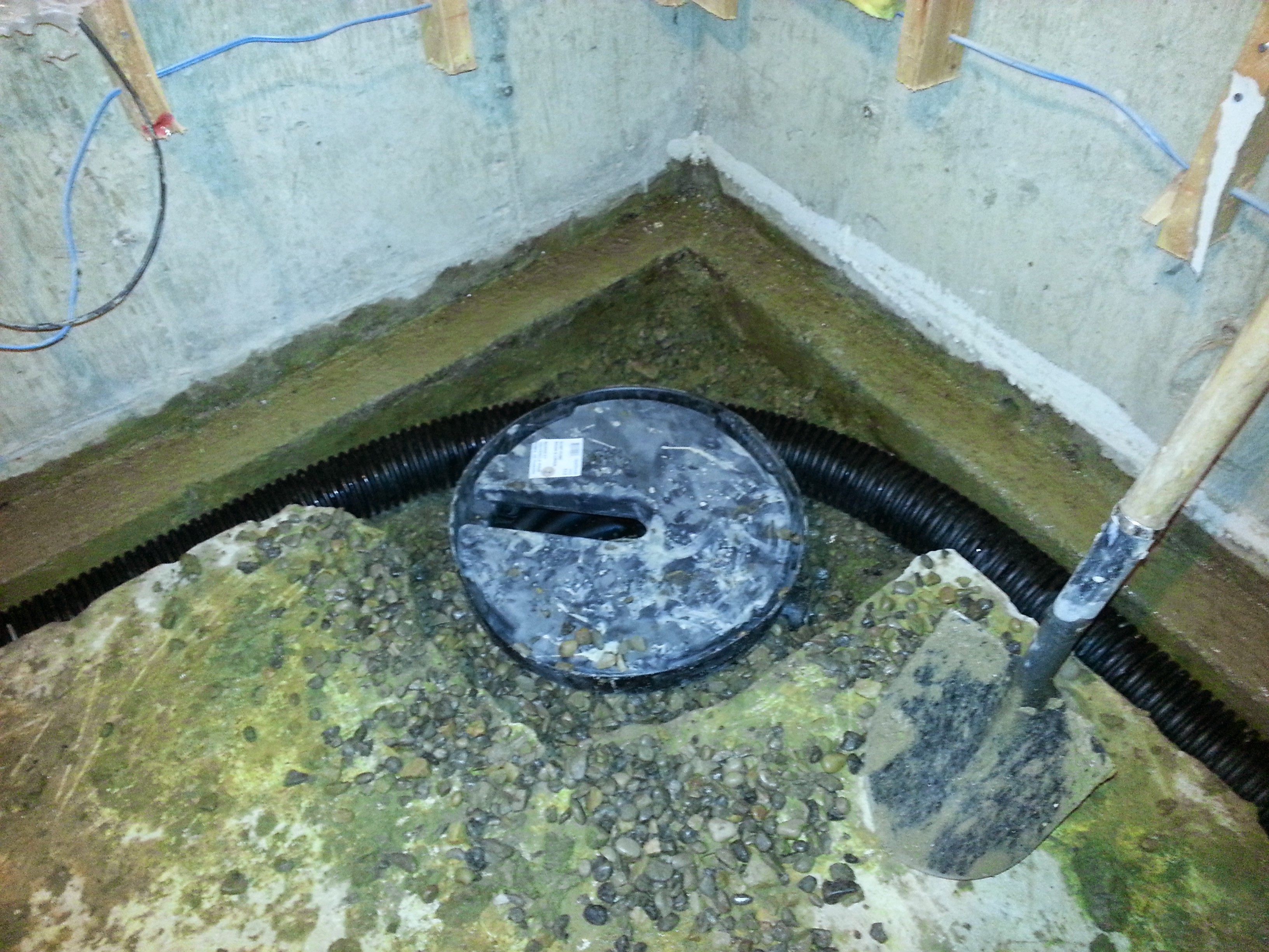 Sump pump with interior weeping tile