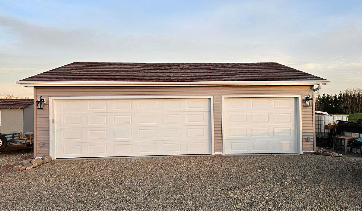 3 Car Garage Built in Leduc