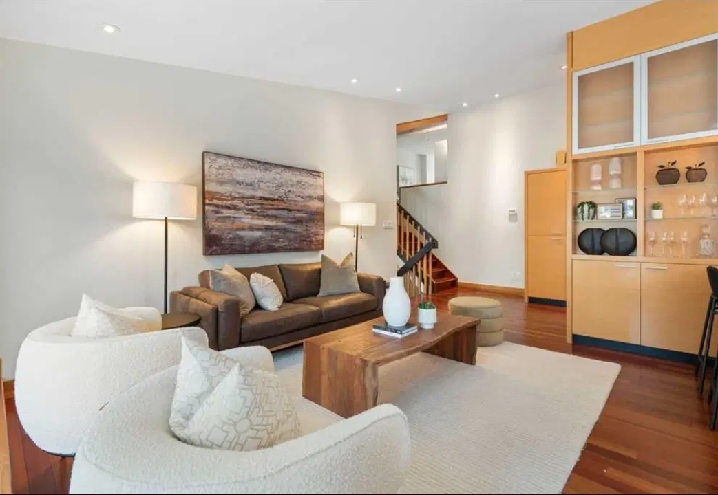 Johnny B's Painting photo 4